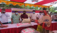 Dhaka Ahsania Mission distributes food s...